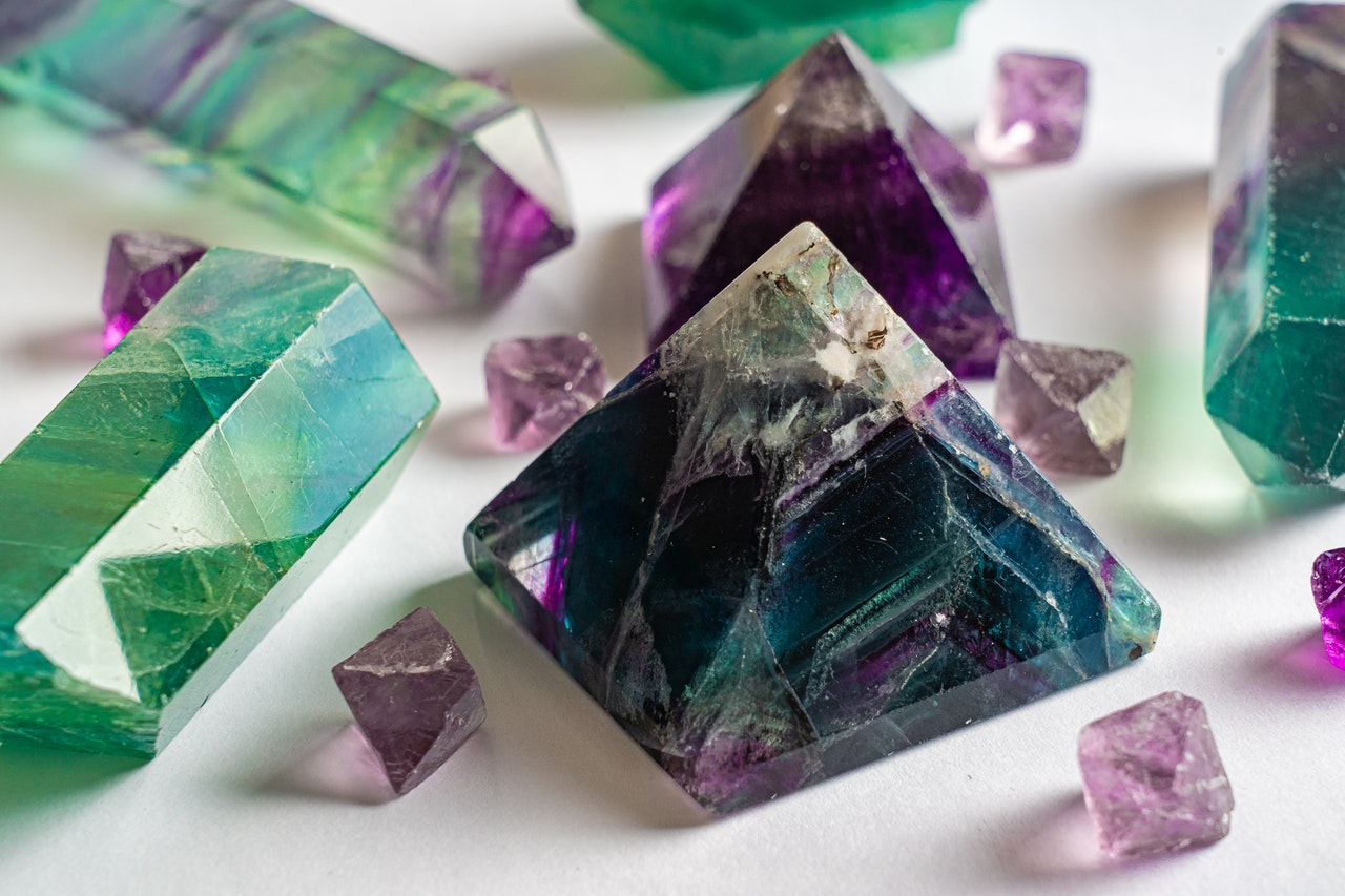 Gemstones with many facets